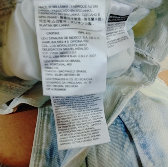 Levi's washed off shorts, never worn/washed - Picture 3 of 4